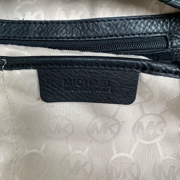 COPY - Michael Kors Bennet Hobo Style Handbag Bla… - Picture 5 of 8